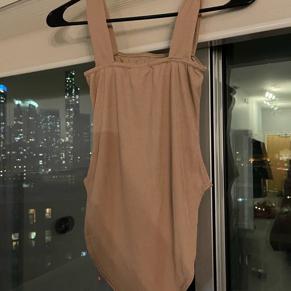 Tan Boohoo bodysuit size US 2 - Picture 2 of 3
